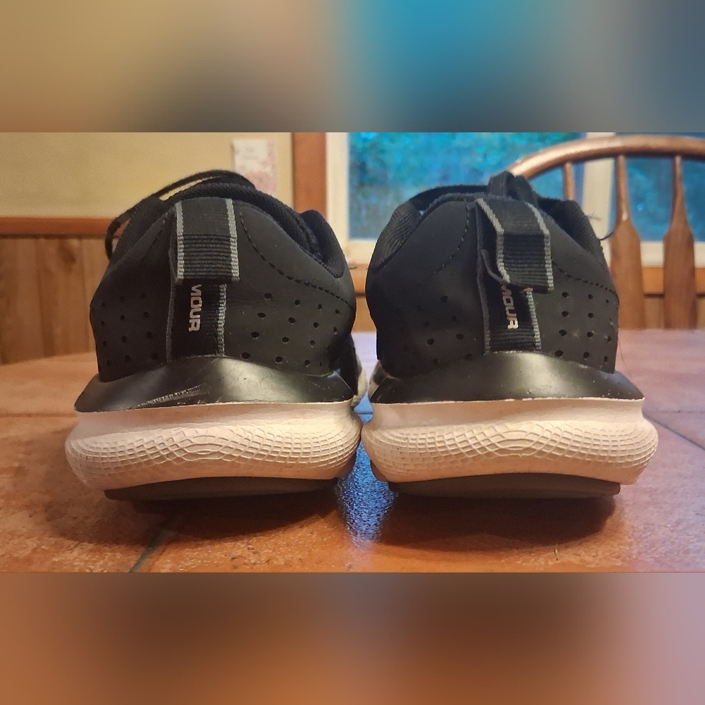 WOMENS BLACK UNDER ARMOUR SNEAKERS. SIZE 7.5 - Picture 6 of 8